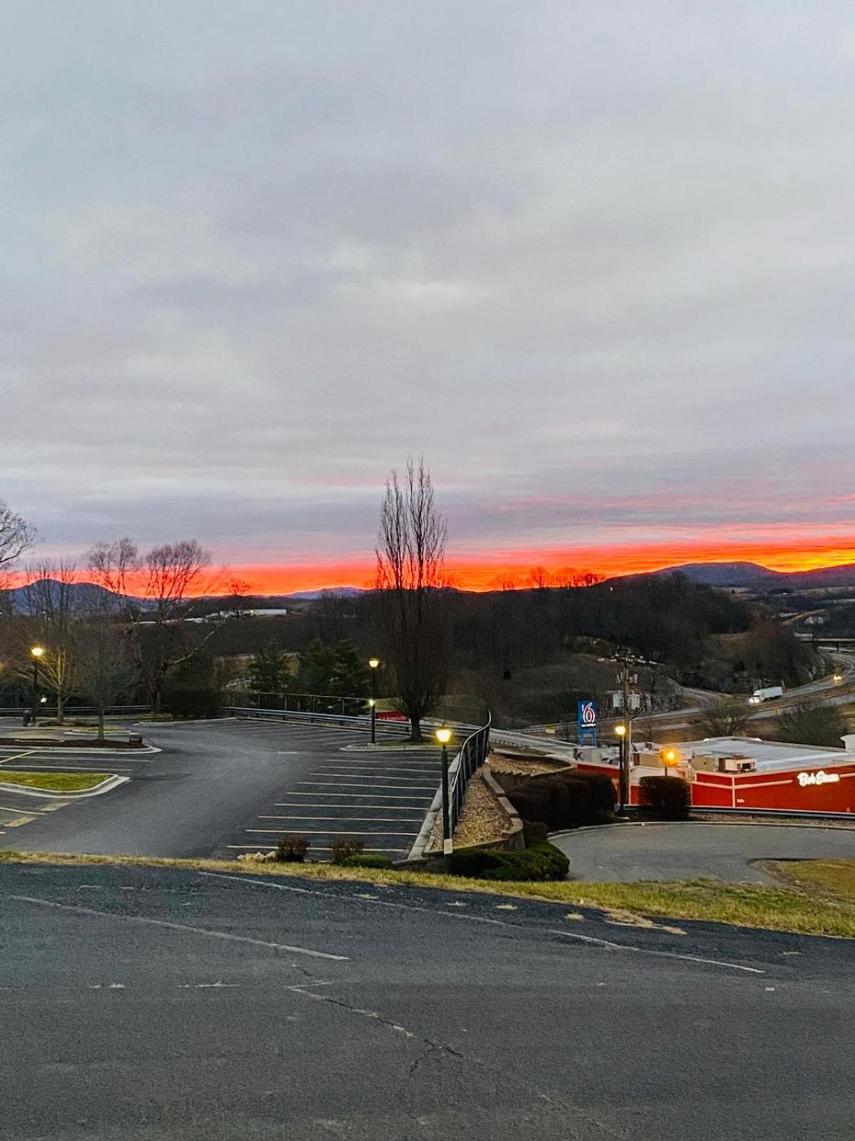 Travelodge By Wyndham Wytheville Zewnętrze zdjęcie